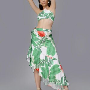 Two piece outfit with relaxed fit and floral pattern