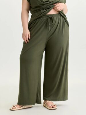 Supersoft Mid Rise Leisure Pants with Side Pockets