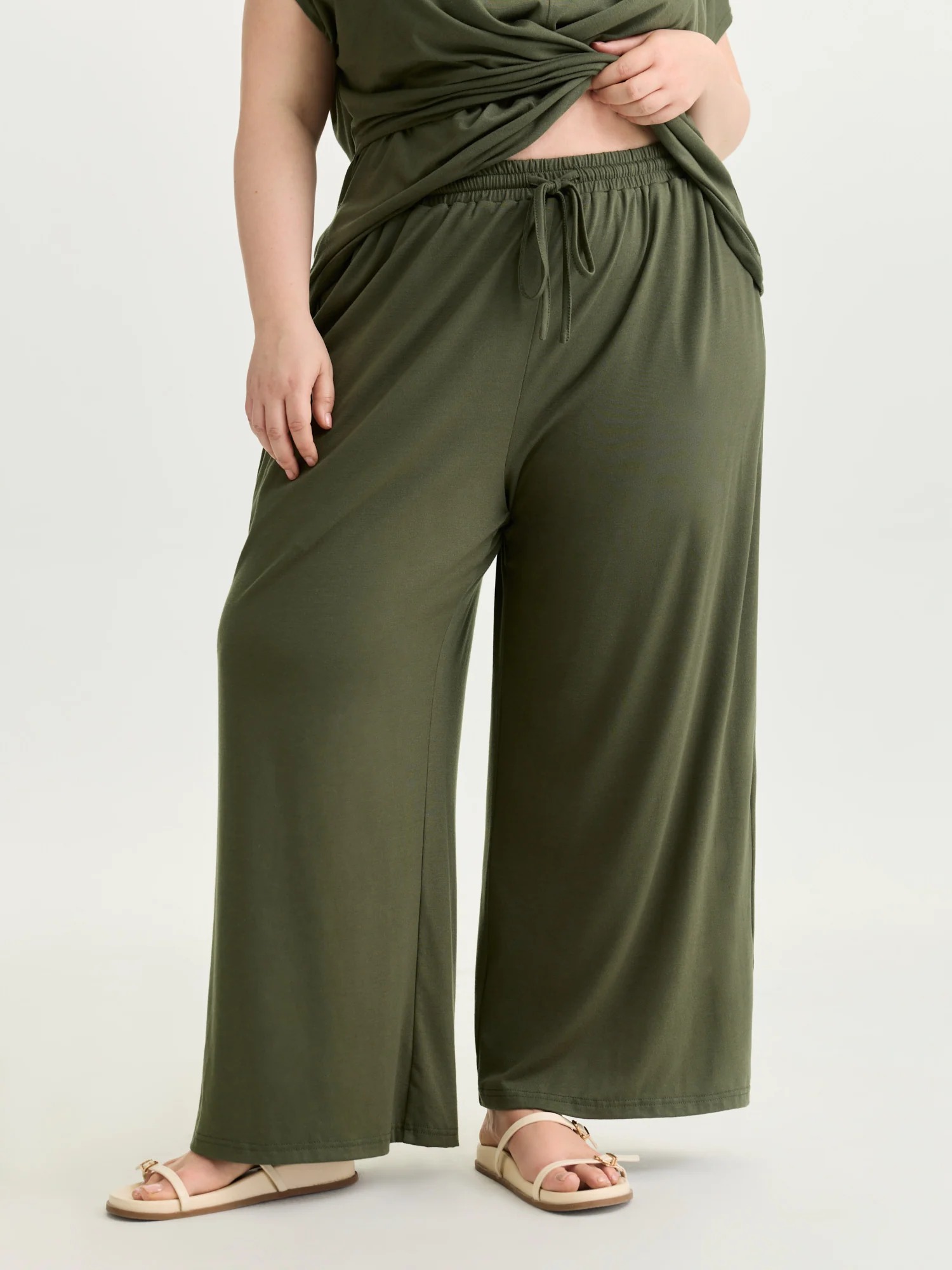 Supersoft Mid Rise Leisure Pants with Side Pockets